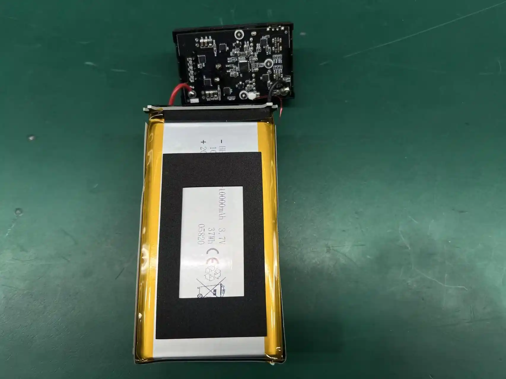 Cellules lithium internes d'une batterie externe OEM WOWOHCOOL, inspection qualité IQC avant assemblage en usine Shenzhen ISO 9001